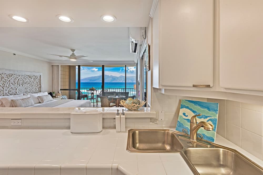 Kahana Condo | Valley Isle Resort #707 - Vacation West Maui - Beachfront Luxury