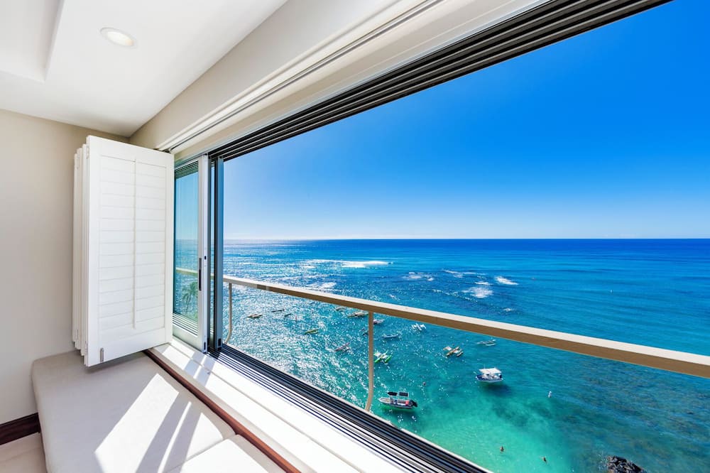 Diamond Head - Kapahulu - St. Louis Condo | Welcome to Colony Surf #1101. A Beautiful Oceanfront Condo On The Beach!