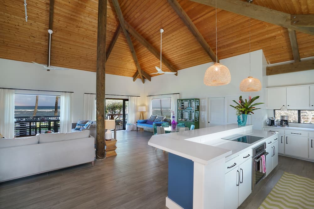Mokuleia House | Contemporary Hawaii Living, Calm North Shore Beach