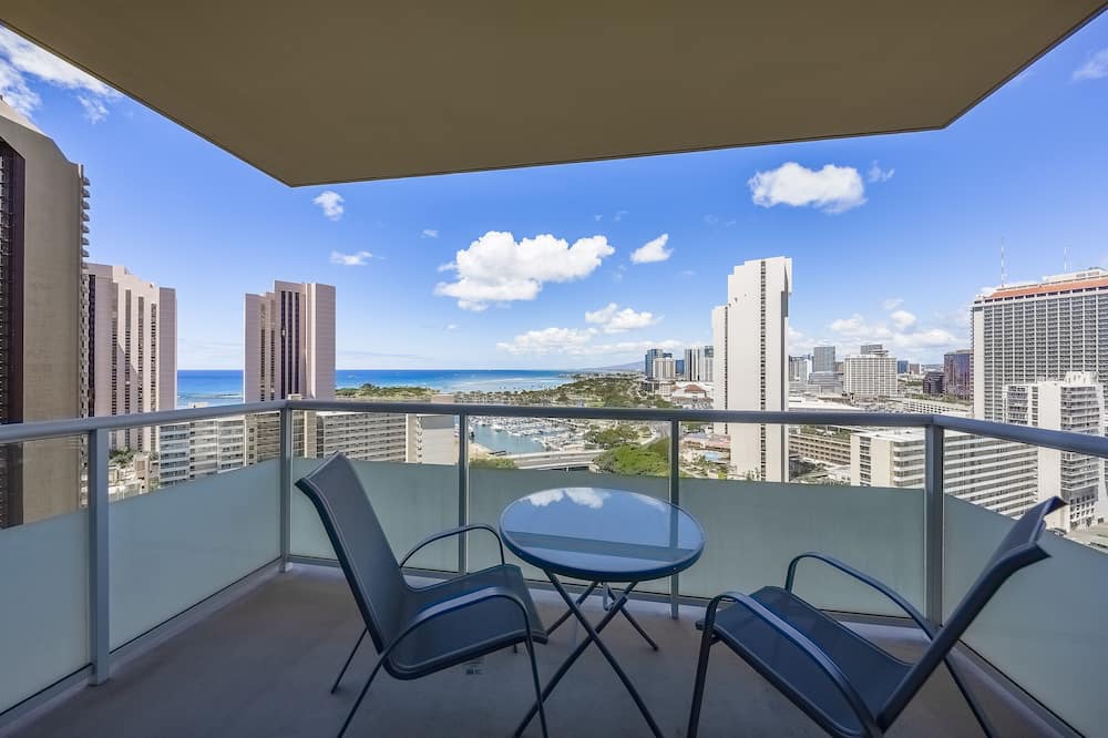 Waikiki Condo | Watermark - Luxury 2BD/2BA/1PA on 22nd floor with an Ocean View!