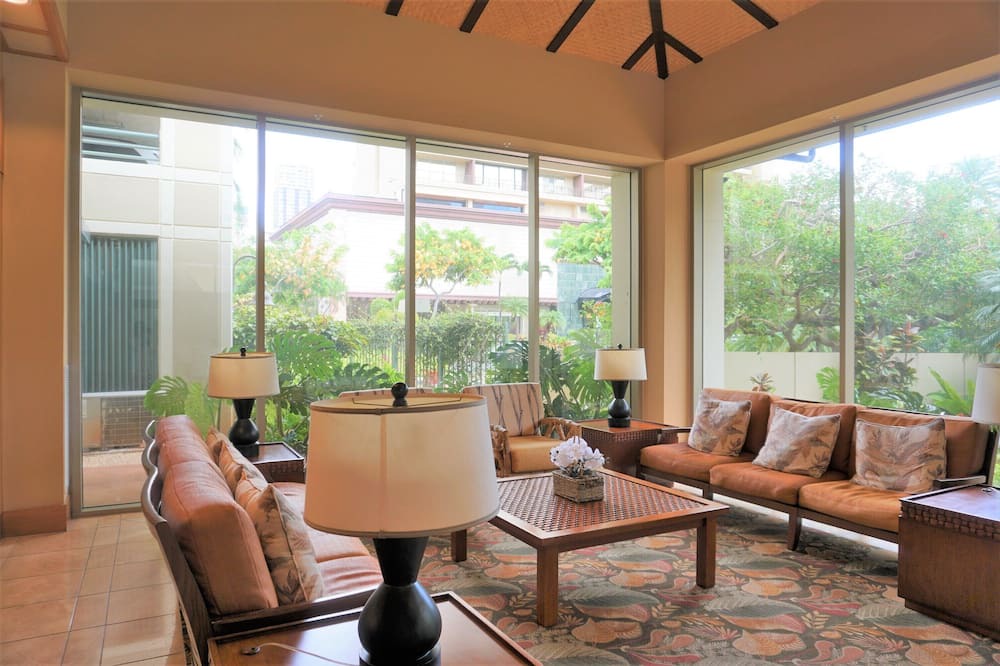 Waikiki Condo | Luxury 24th Floor Ocean View | Free Parking | Walk to Beach