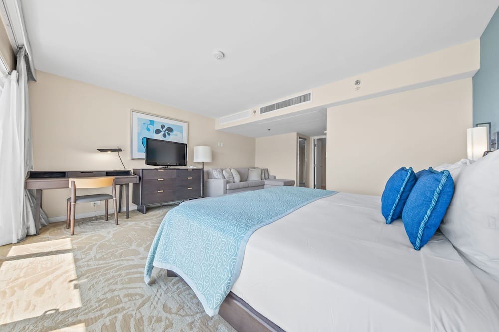 Ala Moana Condo | Refurnished! 33rd Floor RARE Executive Suite 2BR/2.5BA w/Kitchen & Laundry