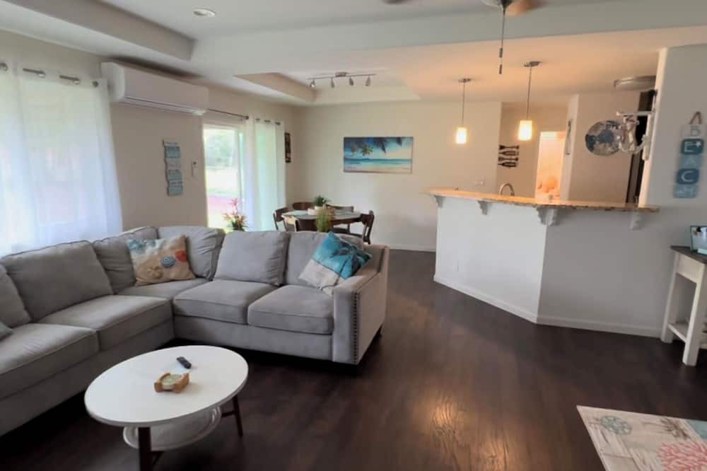 Keaau House | Air-conditioned Tropical Home, close to Hilo, Ocean/Beaches, Waterfalls, Volcano