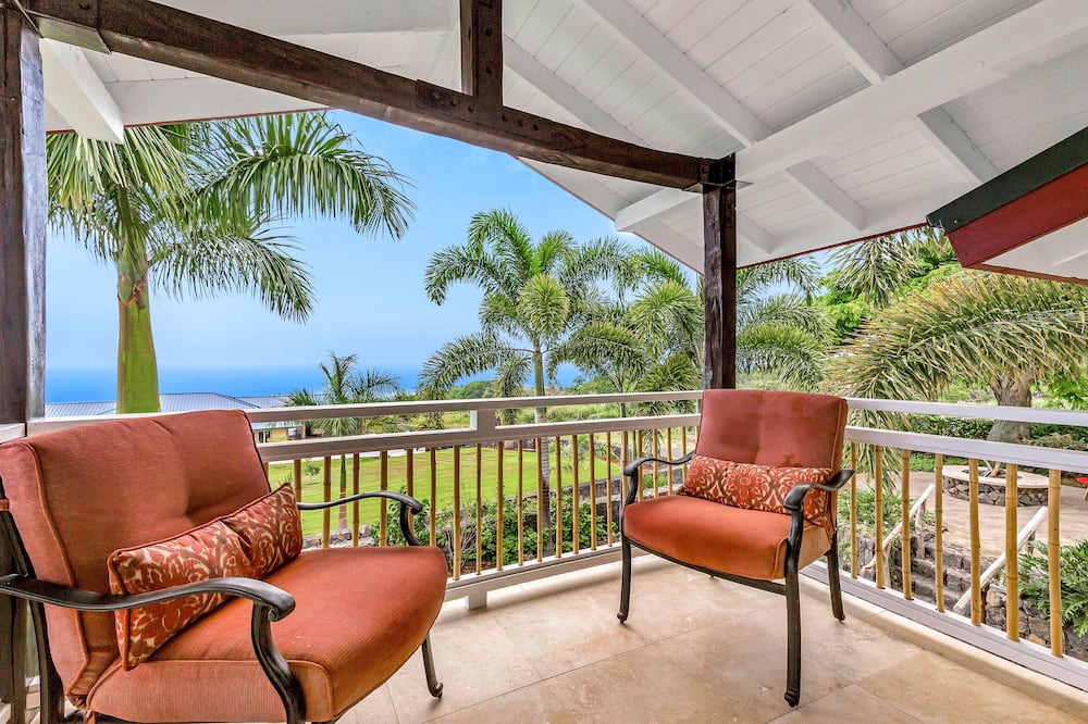 Kailua-Kona House | The “Promise Tree” is a great family gathering place in Kailua Kona!