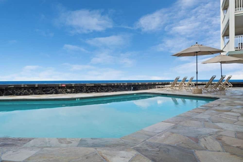 Kailua-Kona Condo | Absolute OCEANFRONT; Walk to Beach/Kona Town, A/C, Oceanfront Pool, Elevator