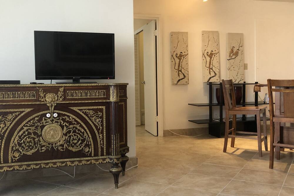 Waikiki Apartment | ~Waikiki~ LOWEST RATES IN AREA ~ 1 Bedroom ~ Fully Furn ~ Blocks to Beach ~