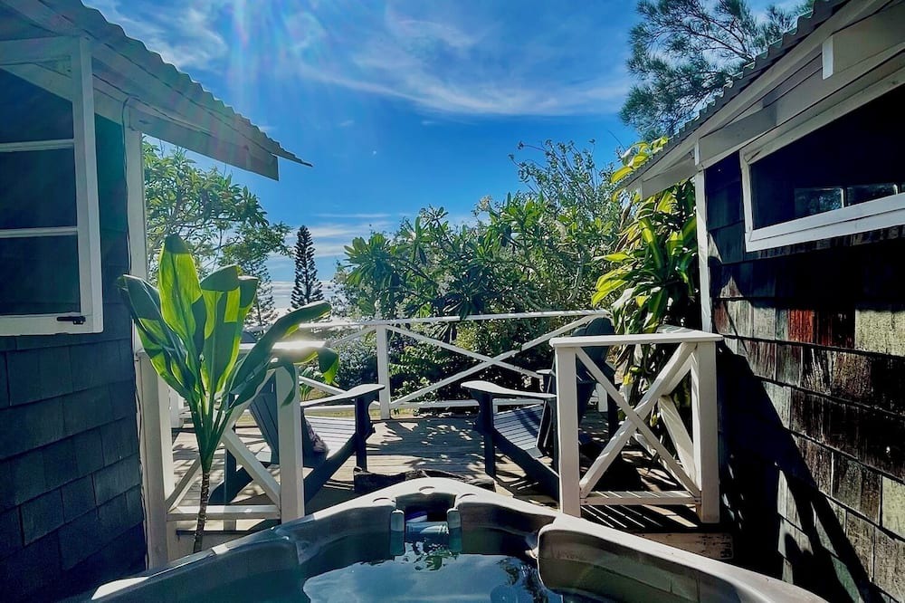 Hawi Cottage | Romantic Cottage, Stunning Ocean Views, Whales are jumping!