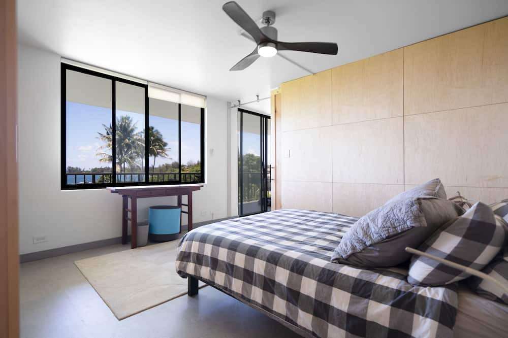 Hilo Condo | Swim with the turtles and watch the whales! S-l-o-w down and R E L A X.