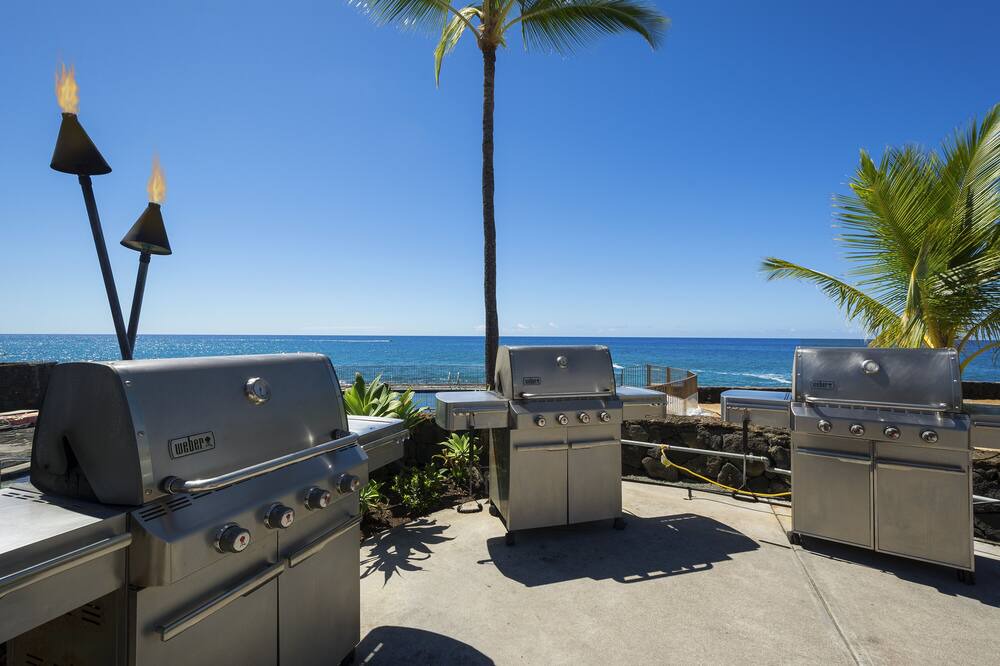 Kailua-Kona Condo | Oceanview Condo w/AC, Lanai & Shared Oceanfront Pool - Casa De Emdeko 336