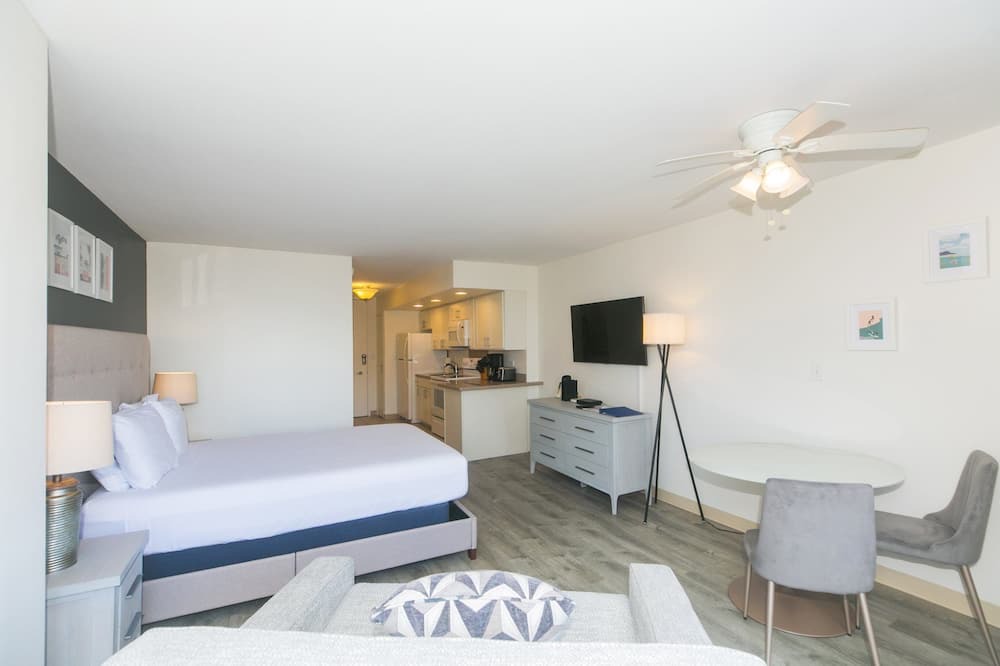 Waikiki Apartment | Ilikai Marina Studio City View Condos with Fully Equipped Kitchens & Free Wifi