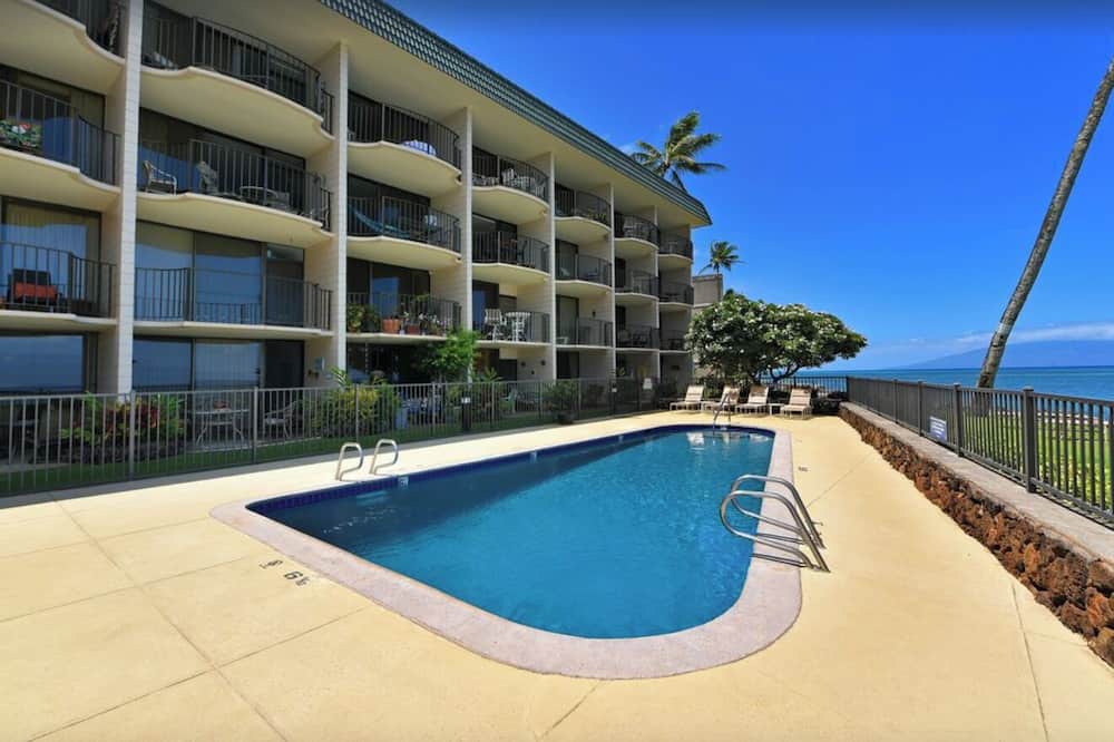 Kahana Condo | Ground floor 1 bedroom, Ocean Front Condo with 150 ft access to beach