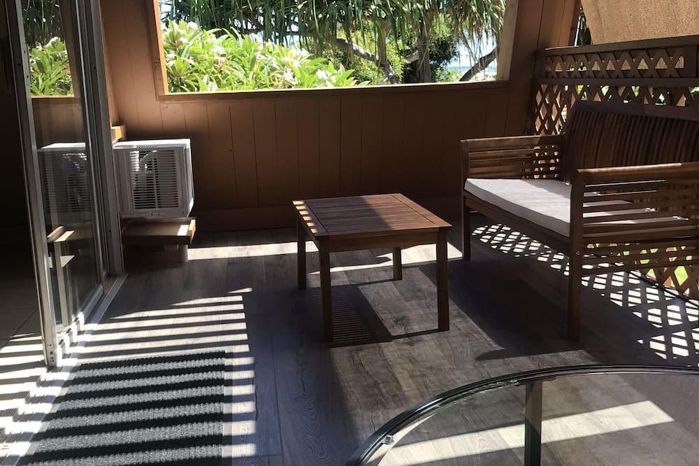 Kaunakakai Apartment | Hotel Moloka’i - AC, Ocean Side, Pool, BBQ Grills, Kitchenette, Lanai, Wifi.