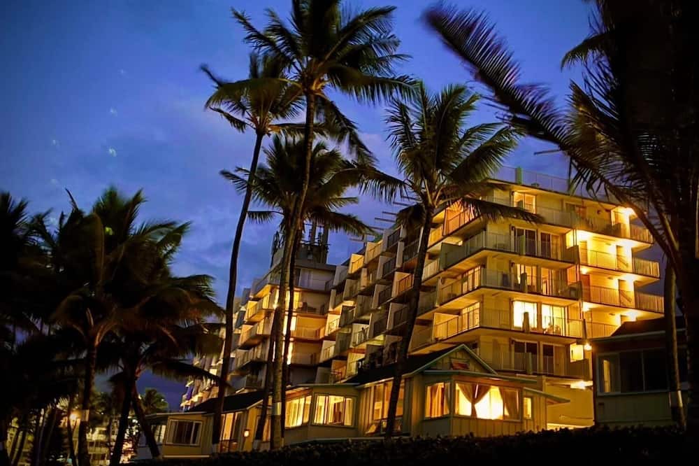 Punaluu Condo | Beachfront, Turtles, swim snorkel sun. New AC in unit. Washer dryer.