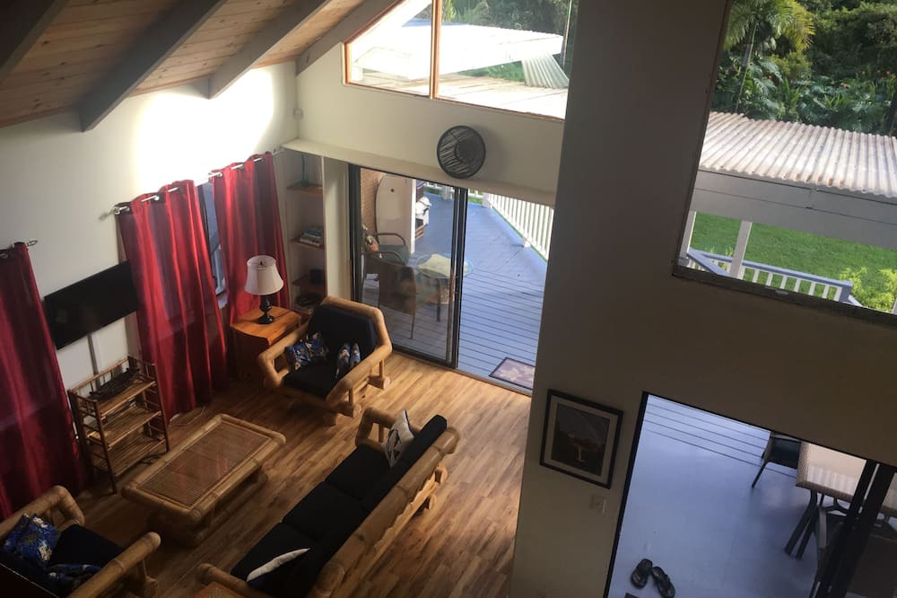Keaau House | Beautiful 2 Bedroom, 1 bath, full kitchen, secluded acre of gardens