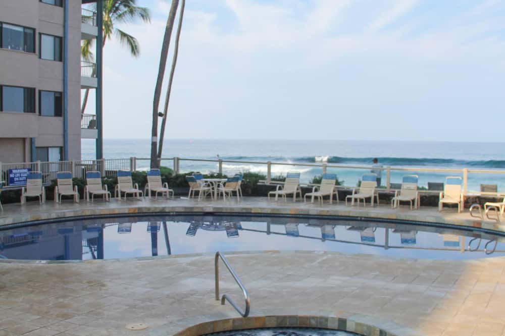 Historic Kailua Village Condo | Kona Reef Resort