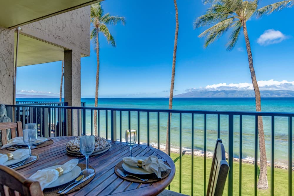 Honokowai Condo | Newly upgraded kitchen with oceanfront views