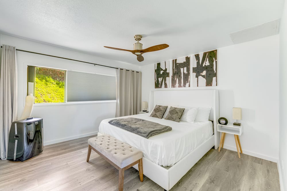 Keauhou Condo | Newly Renovated Condo with SUP Paddle Boards and Golf Clubs Included