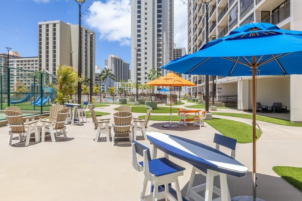 Waikiki Condo | Updated 22nd Floor Waikiki Condo - Free parking & WiFi - Ideal for large family!