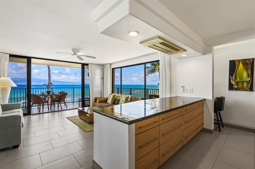 Honokowai Condo | 180-Degree Oceanfront View | Corner Unit!