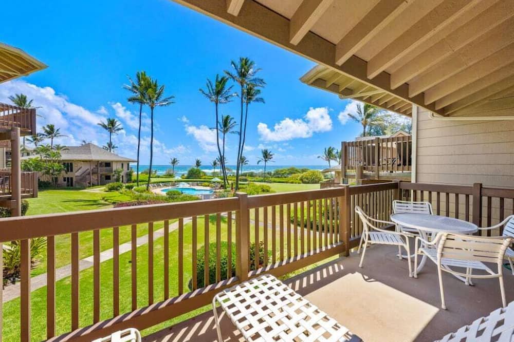 Lihue Condo | Ocean Views W/Lanai and Kitchen–Kaha Lani 205