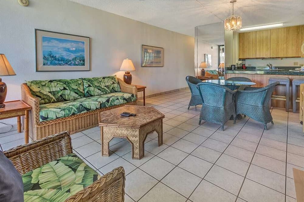 Kihei Condo | Homey Comfort+Style! Upgraded Kitchen, WiFi, Roomy Lanai–Kamaole Sands 7208