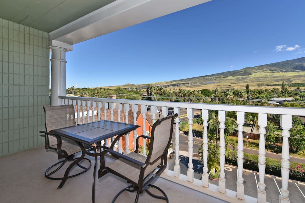 Historic Lahaina Front Street Condo | Sweeping Mountain Views from Lahaina Shores Studio ~ Sleeps 2