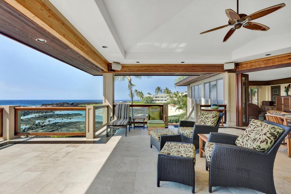 Kailua-Kona House | 🏖️Great Location | Ocean Front Island Home | Pool | Gated