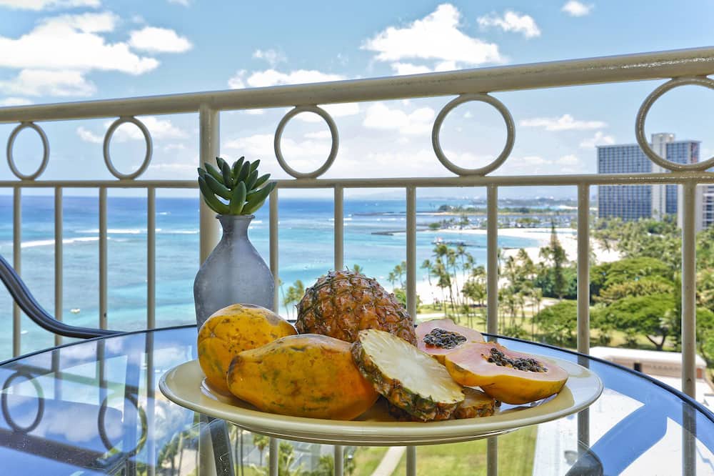 Waikiki Condo | Beachfront Location with GREAT View! Washer/Dryer, Washlet, A/C, Wi-Fi!