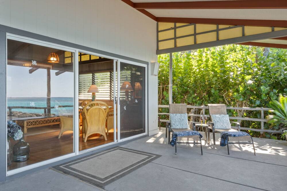 Kailua-Kona House | Charming Oceanfront Home on Ali'i Drive