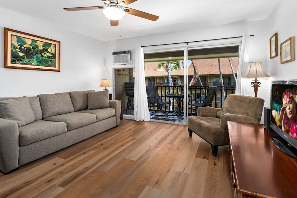 Kailua-Kona Condo | 🏖️Updated Top Floor | Ocean View | Pool!