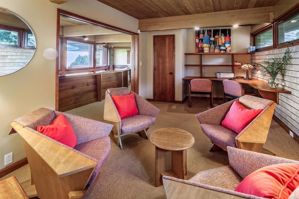 Kamuela House | Frank Lloyd Wright Designed Home in Beautiful Location!