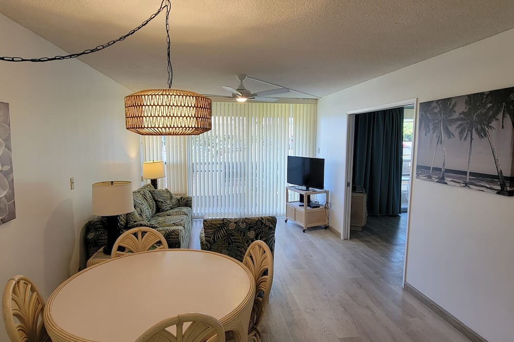 Kihei Condo | Maui Banyan P 306 1 BR/2 BA located in the heart of Kihei!