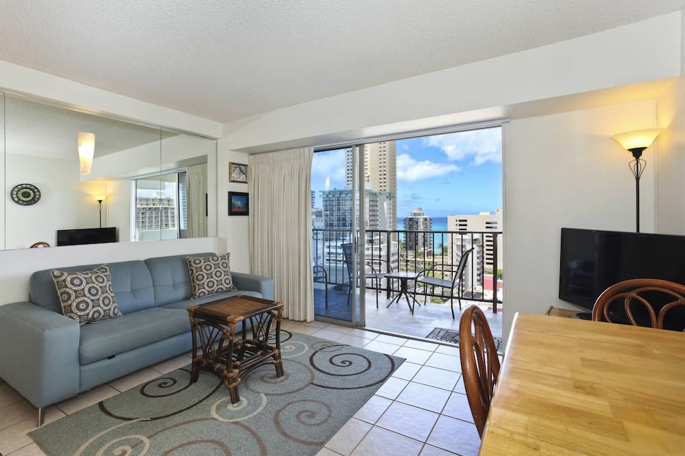 Waikiki Condo | Waikiki Ocean View Suite! Free Parking, Full Kitchen, 5-min walk to beach!