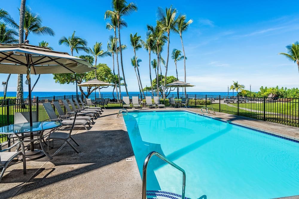 Kailua-Kona Condo | 🏖️Kona Condo in Oceanfront Complex w/Lanai | B22