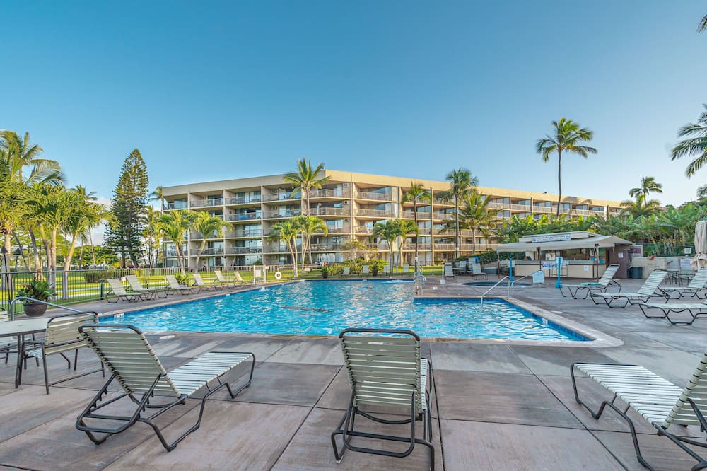 Kihei Condo | King size bed! On the ocean front property