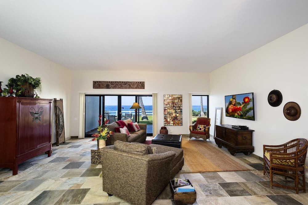 Kailua-Kona Villa | 🏖️Oceanfront Kona Villa w/Huge Lanai, 2 King Suites & AC | Royal Sea Cliff 109