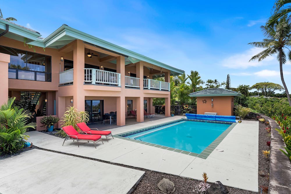Kailua-Kona House | 🏖️Private Kona Ocean View Home w/Saltwater Pool & 3 Lanais | Puʻuwai Villa