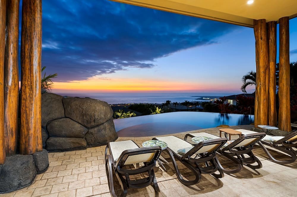 Kailua-Kona House | 🏖️Private Kona Luxury Home | Infinity Pool, Ocean Views & 3 King Suites