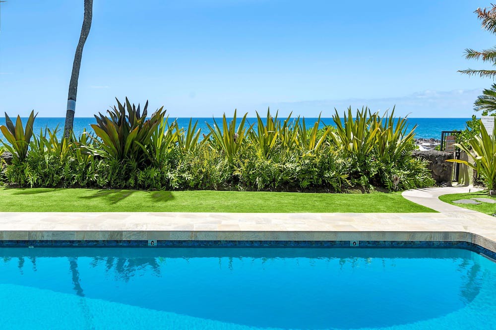 Kailua-Kona Condo | 🏖️Direct Ocean Front | Steps from the Beach | Large Lanai