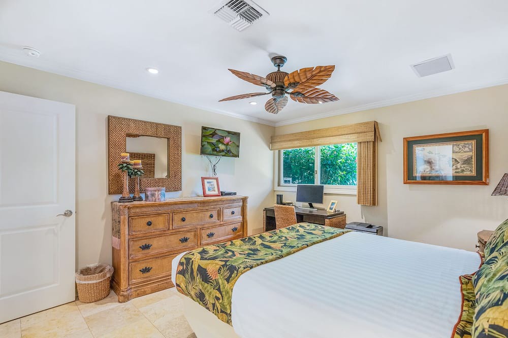 Downtown Lahaina Condo | 150-3 Superior Oceanfront Gold Coast Location.