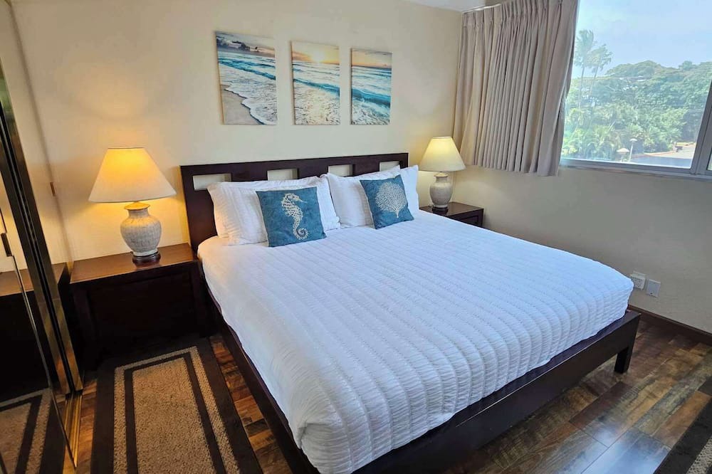 Kahana Condo | OCEAN and MOUNTAIN view corner 2 bdrm unit - Royal Kahana 220