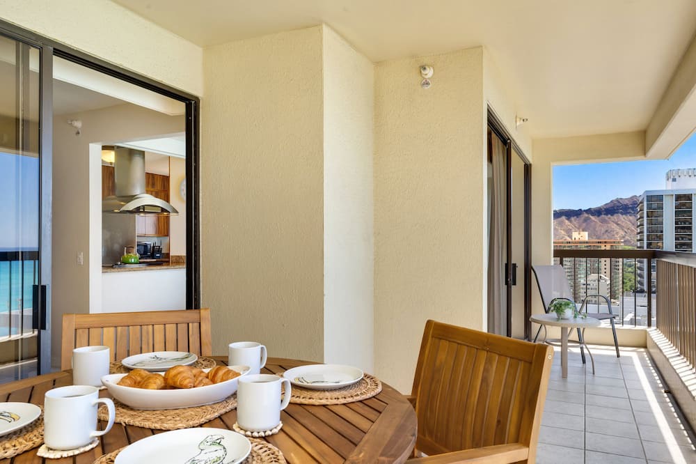 Waikiki Condo | SPECTACULAR OCEAN VIEW! A/C, Wi-Fi, Pool, FREE Valet Parking, Steps to Beach!