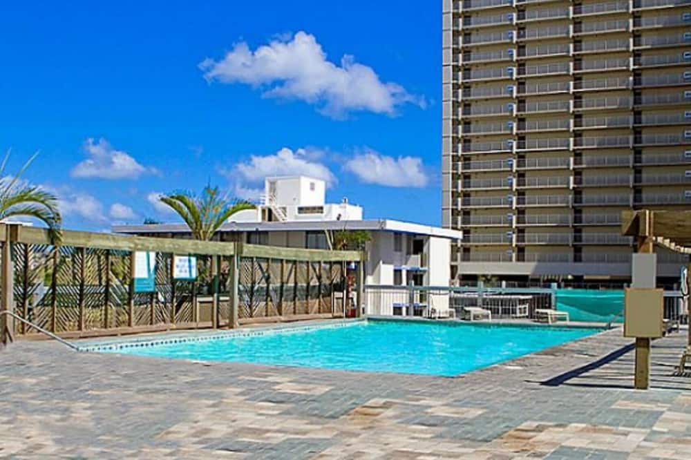 Waikiki Condo | Clean studio at the heart of Waikiki!