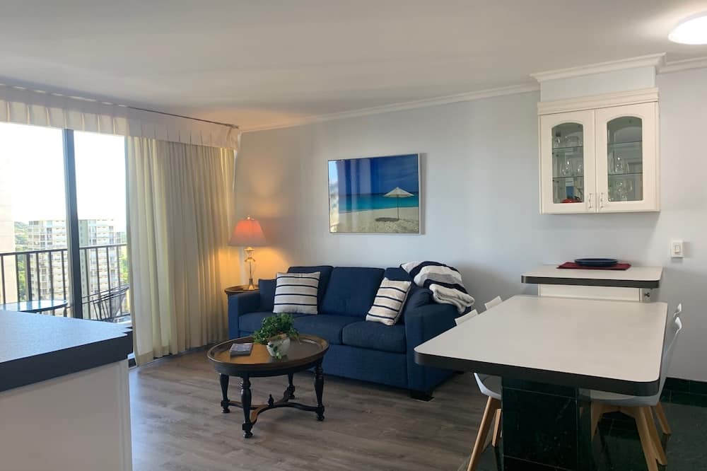 Waikiki Condo | Waikiki Banyan 1909 Amazing Views and Just Steps to the Beach