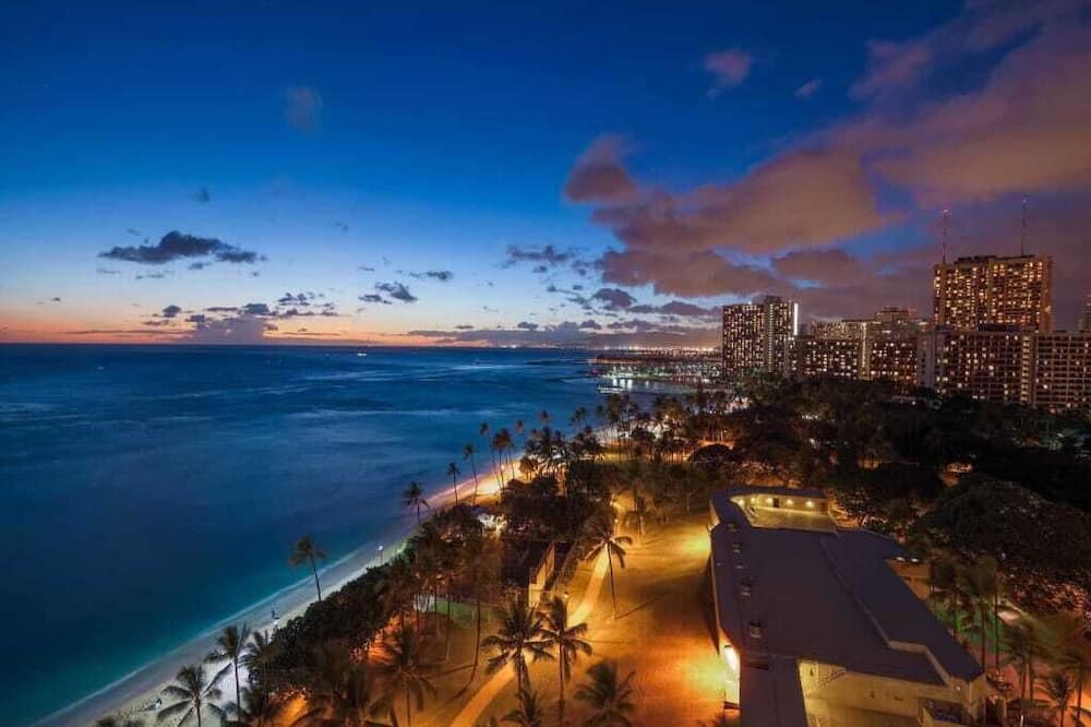 Waikiki Condo | Toast Paradise! Ocean View Suite w/Kitchen, Washer/Dryer – Waikīkī Shore #1202