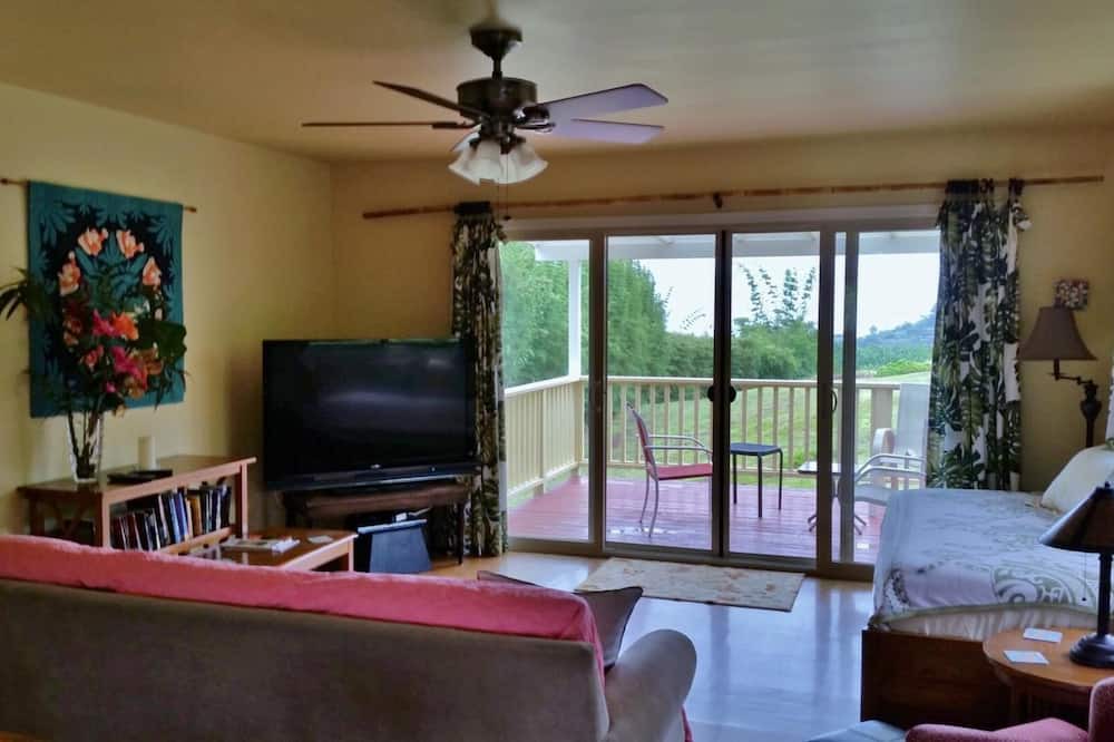 Ulumalu House | UALANI RETREAT. Spacious Ocean/Mountain View Cottage.Private Tropical Sanctuary.