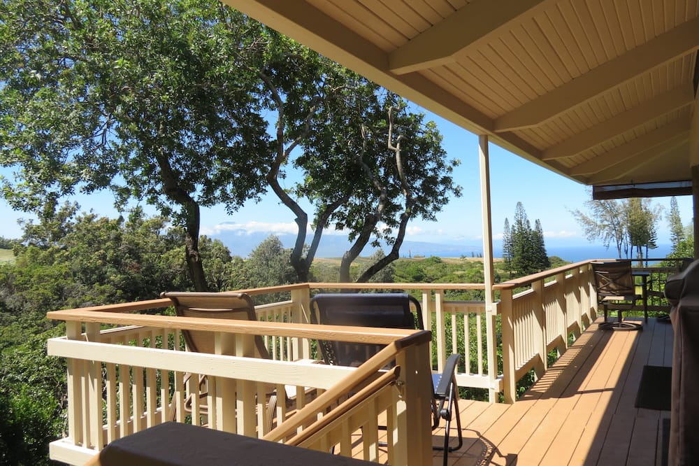 Pauwela Cottage | HOOKIPA BAYVIEW COTTAGE Private, Romantic Maui Cottage, in Haiku