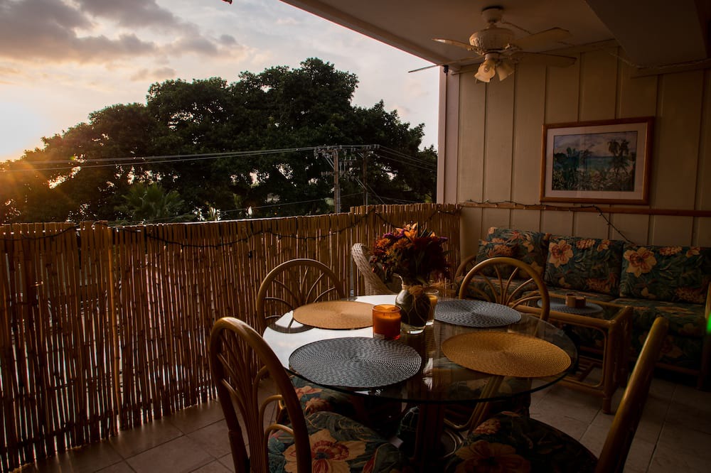 Historic Kailua Village Condo | Oceanfront -Waterview 1 BedroomCondo Heart of Town at Kona Plaza walk to Ironman