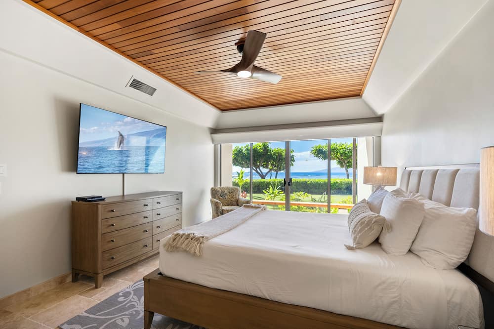 Historic Lahaina Front Street Condo | Puunoa - CoralTree Residence Collection