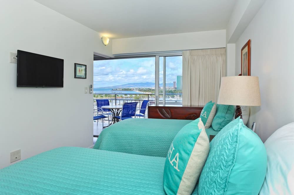 Waikiki Condo | BEAUTIFUL Ilikai suite w/Ocean, Marina & Sunset Views! Large Lanai! Parking!